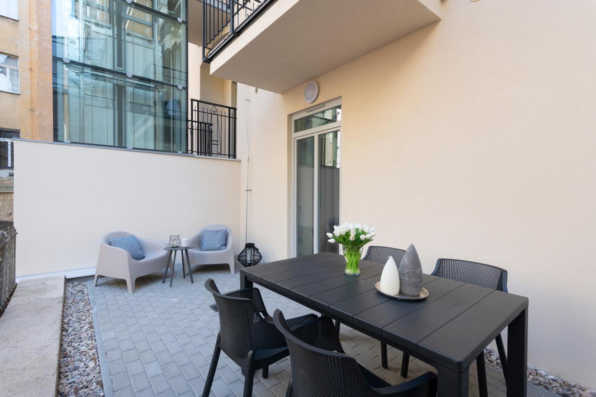 Hidden Art Boutique Residence By Dwellfort Praga Exterior foto