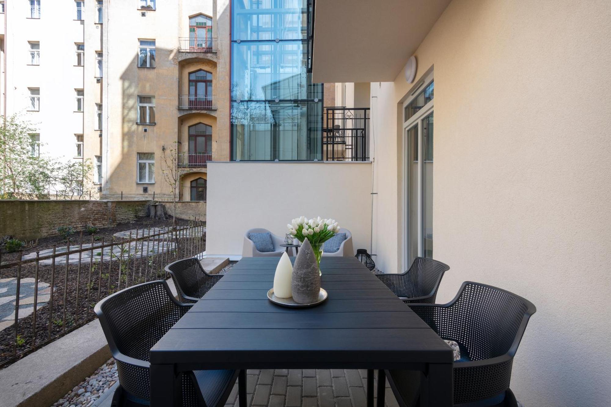 Hidden Art Boutique Residence By Dwellfort Praga Exterior foto